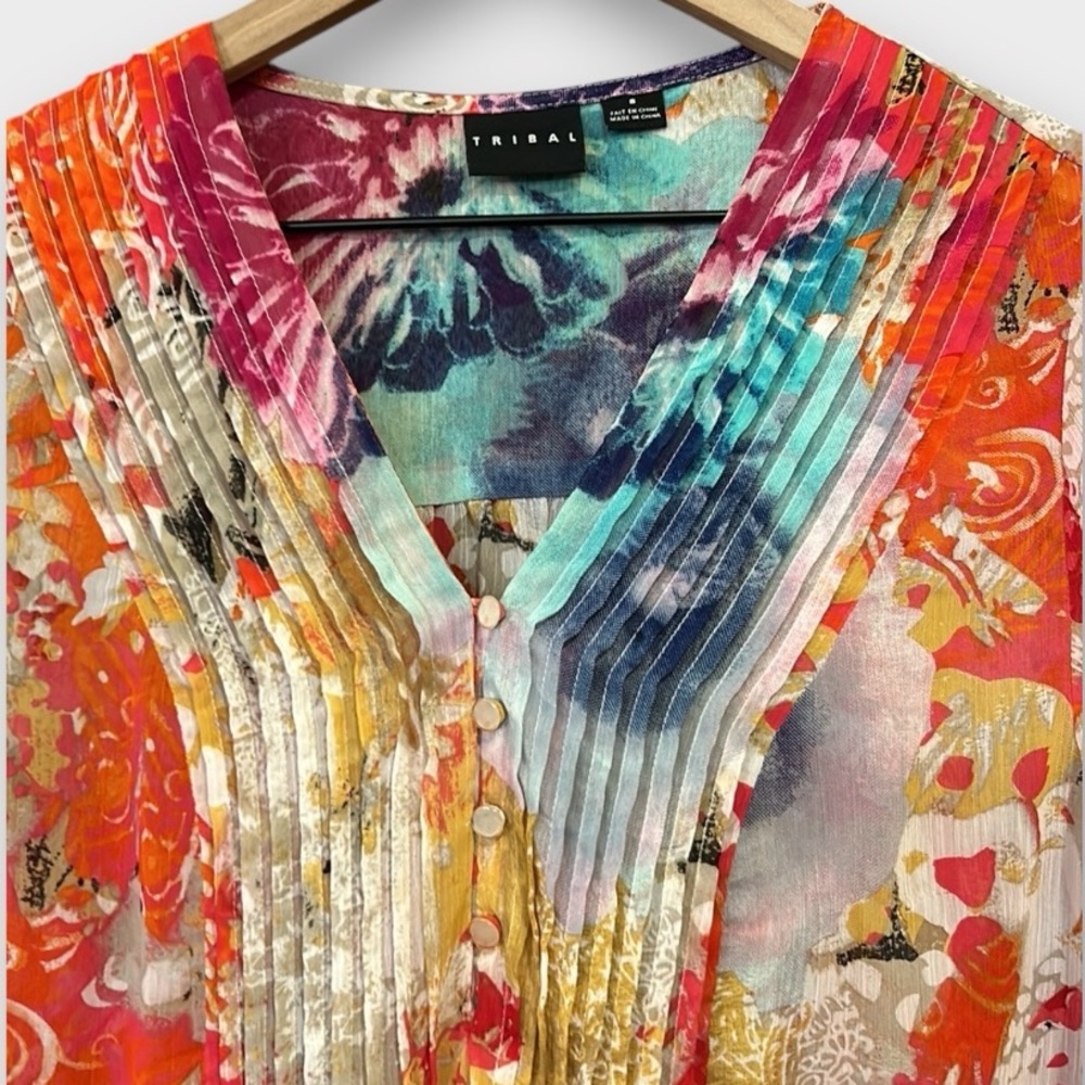 Tribal Women's Size 8 Vibrant Floral Tunic Top Pintuck Detail Lightweight Blouse - Picture 4 of 10